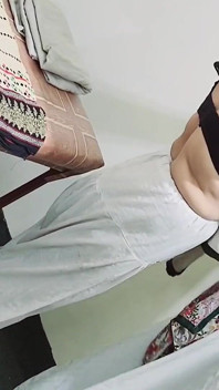 힌디어 더티 토크로 섹시하고 섹시한 마사지를 즐기는 통통한 몸 네투 인도 비