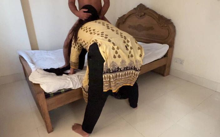 Aria Mia: Punjabi muslimsk tjej Ayesha vill knulla en främling medan hon...
