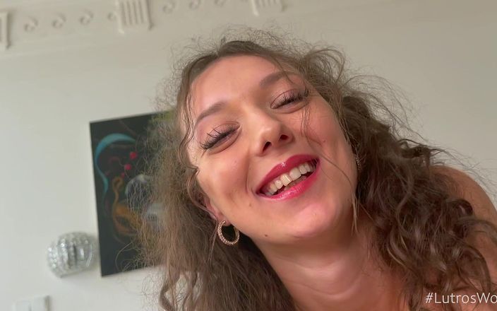 Lutros World: Śliczna nastolatka dostaje niespodziewane twarde jebanie analne - Isabella De Laa
