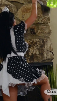 Romi Rain Fransız hizmetçi azdırıyor ve inkar ediyor