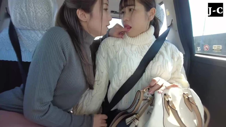 J-Cams: Duas mulheres compartilham um encontro ousado de beijos molhados e...