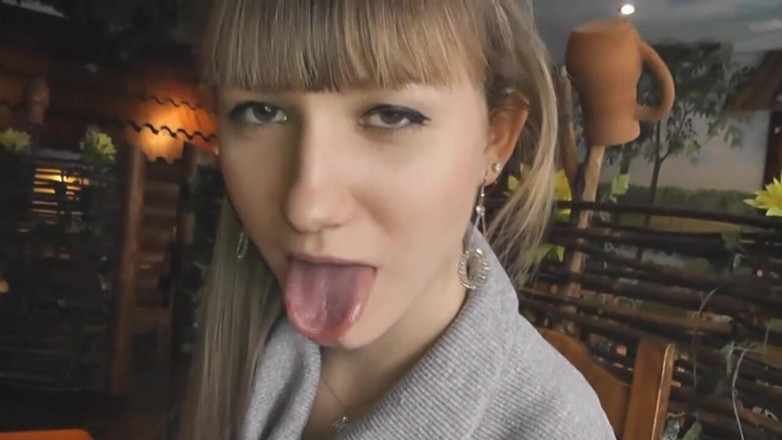 Angel The Dreamgirl: în restaurant