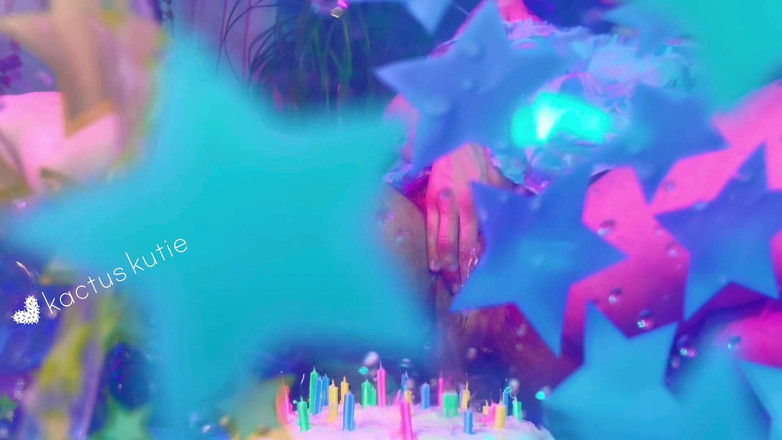 kactus kutie: 撒尿我的bday蛋糕蜡烛
