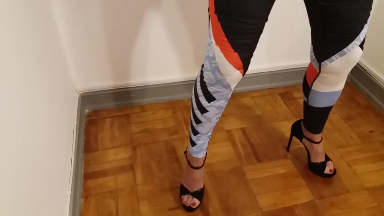 martinawest: Bunica poartă tanga și colanți!