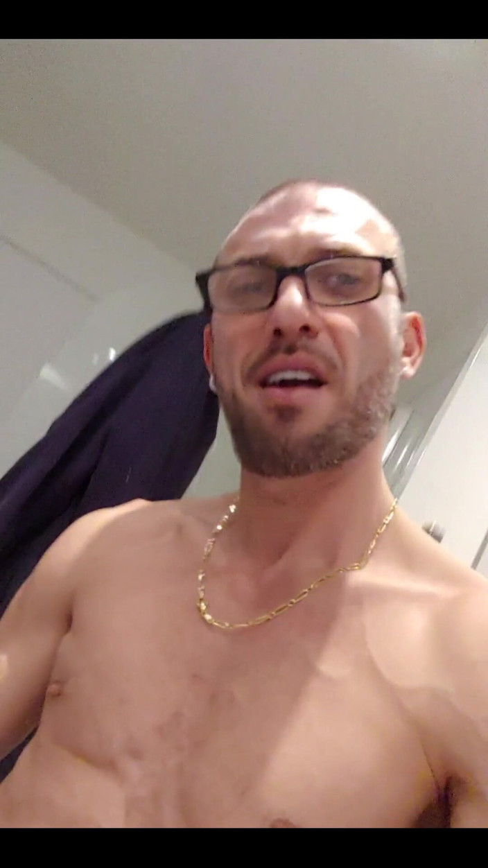 Boy jerking off: Im Home