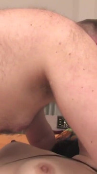 Gordinha asiática garota é fodida e pulverizada