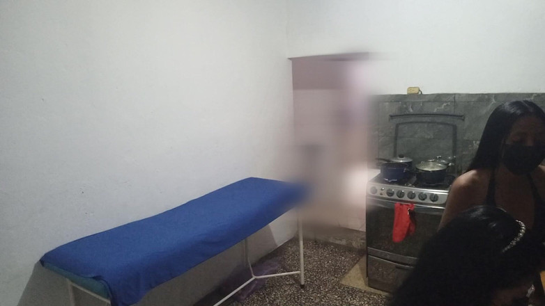 NEGRITA SEXY: Moje přítelkyně flirtuje se sousedem. Je to nadaná děvka.