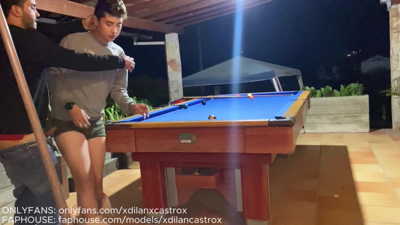 Dilan Castro: Sedang bersantai dengan twink pasif cantik Nalgon di luar ruangan...