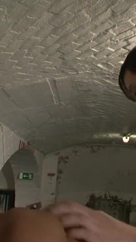 Dominierender großer lesbischer dildo
