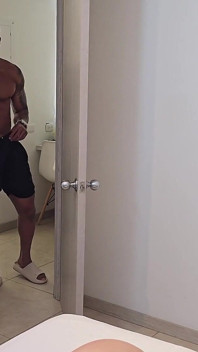 Bbc padrasto espera que sua esposa saia de casa para foder sua enteada - Brandon Cruz