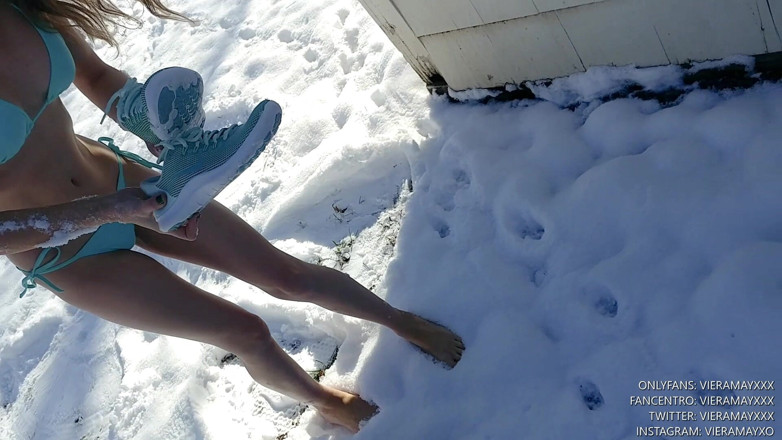 VieraMayXXX: Bikini-snow-engel und barfuß gehen