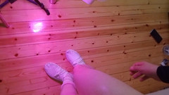 Kitty_Cross: Sissy giocosa nasconde le labbra dietro la tazza di tè