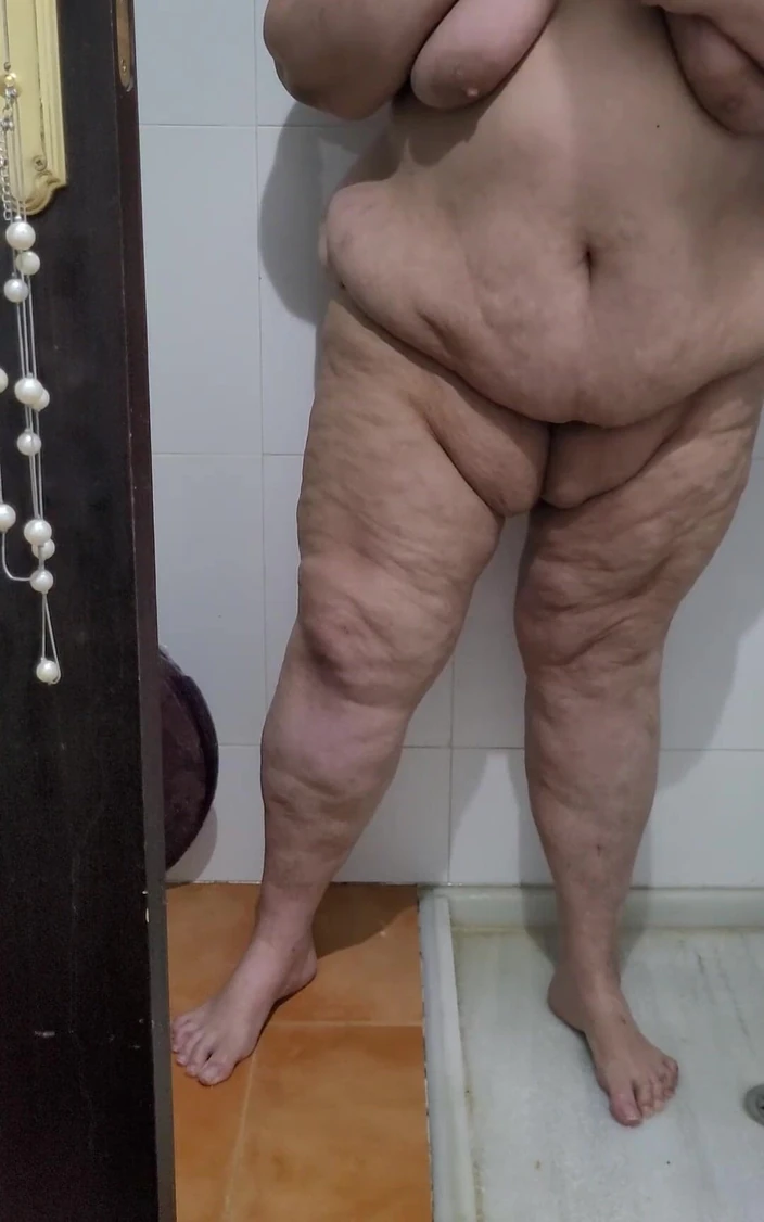 CoolMarina: Coolmarina. Pissen onder de douche en spelletjes met de Shiner