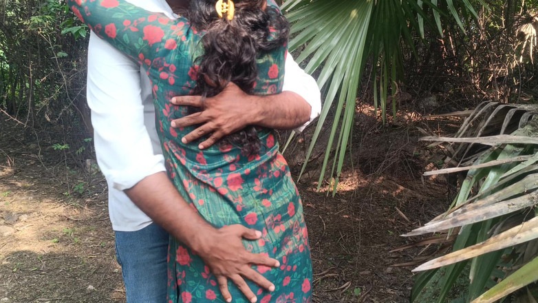 Pushpa studio: Vysokoškolačka venkovní sexy šukání