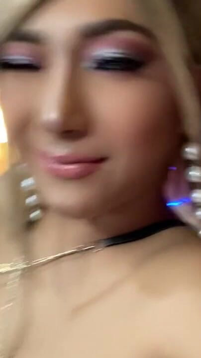 Worship My Sexy Body (Gorgeous Queen)
