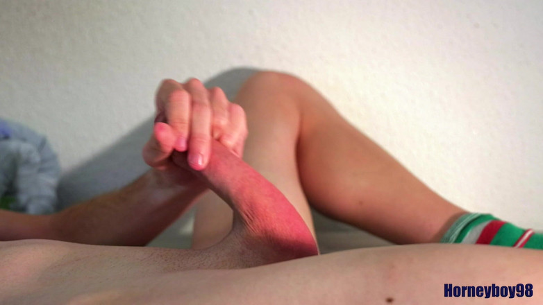 Horneyboy98: Twink Wixes zijn grote pik van 18 cm totdat hij klaarkomt