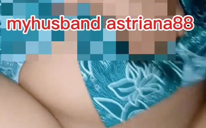 Astriana88: 美しいPKK継母と村長:ぼやけた顔、しかし熱い雰囲気パート2