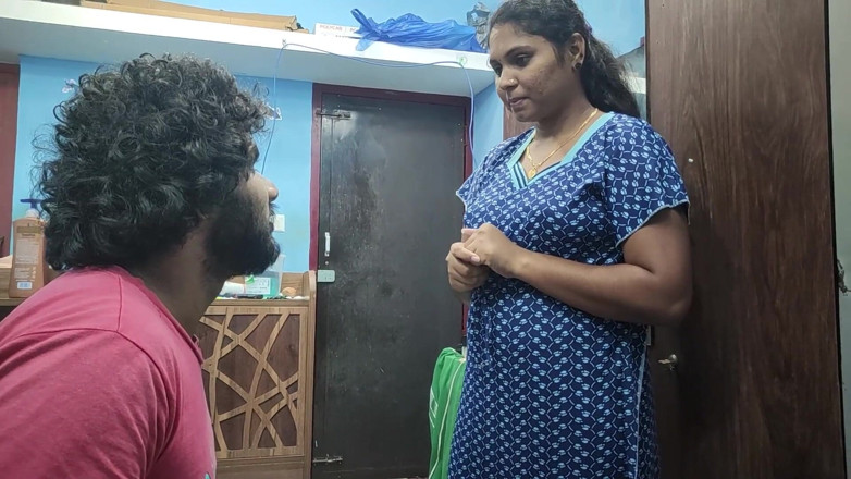 Vaigavarun45: Hijastro seduce y folla duro con la madrastra mientras su...