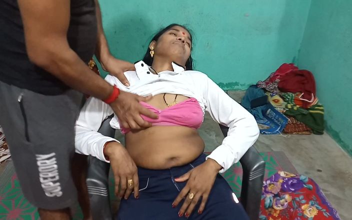 Sumitra-bhabi: सौतेले भाई ने सौतेली बहन को नग्न करने के बाद चोदा
