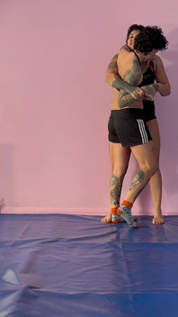 2 gorące dziewczyny grappling