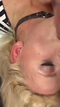 Si blonde ini Agak Murah, Tetapi Tubuhnya Atas Garisan