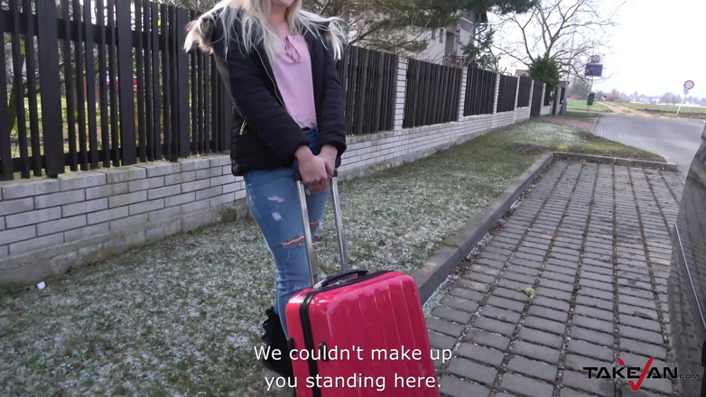 Take Van: Aptal genç sarışın sahte taksi şoförü tarafından aldatılıyor ve onun için...