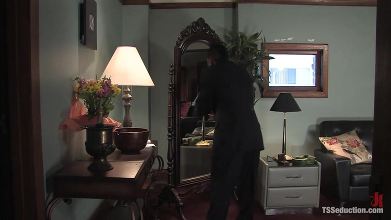 TS Seduction by Kink: Jessica host - in die kapelle gehen