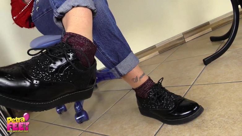 Foot Fetish HD: Petra in jeans