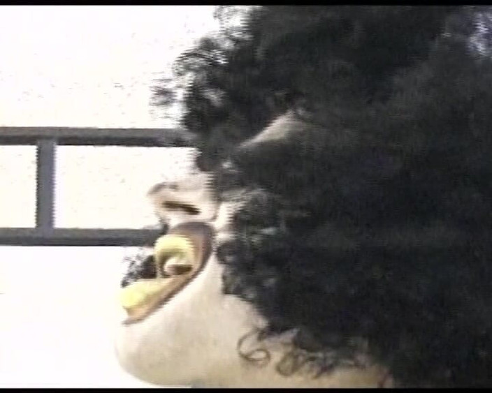 Dirty old moviez: Nadržená brunetka MILF si prstí chlupatou kundičku na Climax