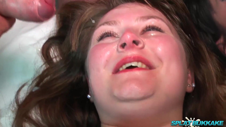 100% Amateur Gangbang and Bukkake from the UK!: Lakomé dívky mají gangbang ošukané a spunkované