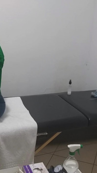 Dokter asli lagi meperiksa lubang pantat dan pasiennya
