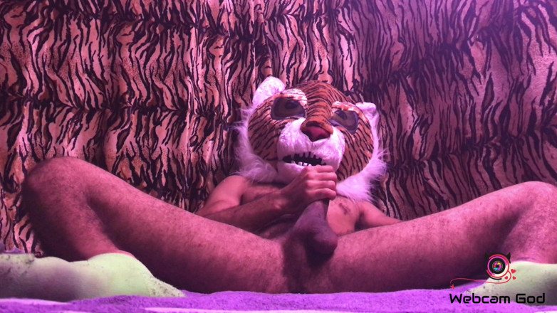Arthur Eden aka Webcam God: Penis tygrysa (ep.2) (4 k)
