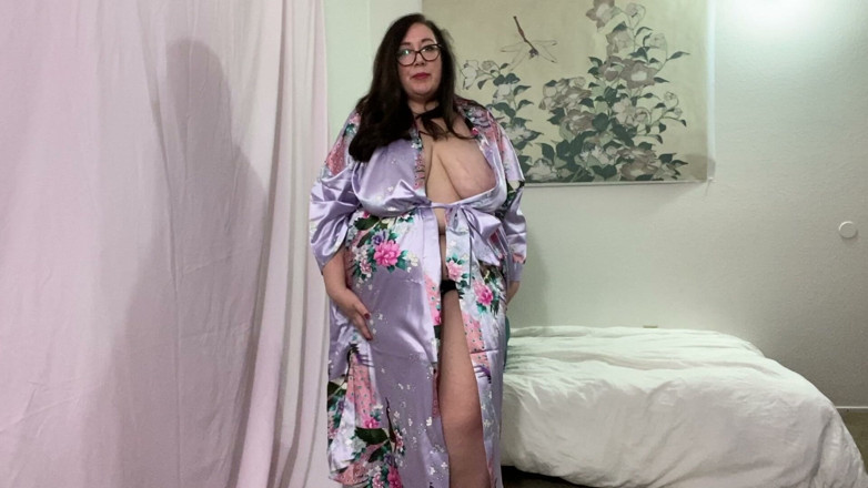 cutejayne: Ibu tiri Mengajar Awak Pelajaran Strap-on