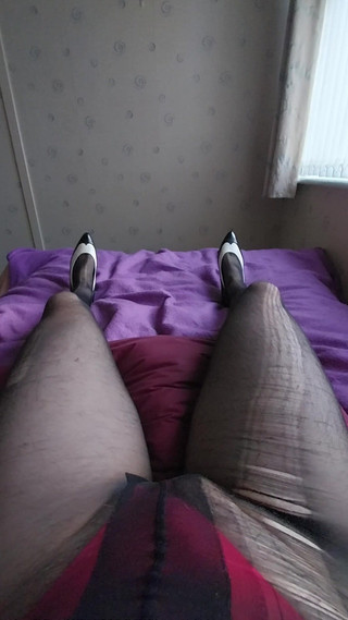 Cindy Belfast: La sissy con il plug con i nuovi tacchi