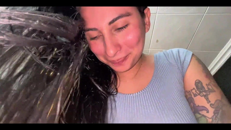 Jenifer Play: Suge pula fratelui său vitreg fără să știe