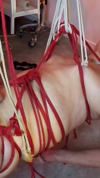 Pani Akantus Związuje Niewolnicę Sissy Shibari Bicz Wiesza Jądra I Sutki