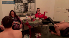 Strict Senz: Lady Zara Miss Alessa Milano Op Blote Voeten Likken, Op...