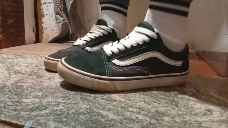 jerkofflover: Video saya yang diedit bermain dengan but Vans