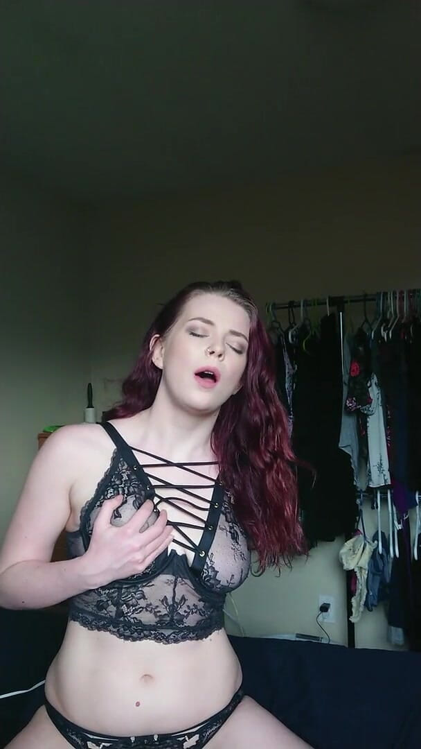Petitetina: Orgasmo vibrante extremo