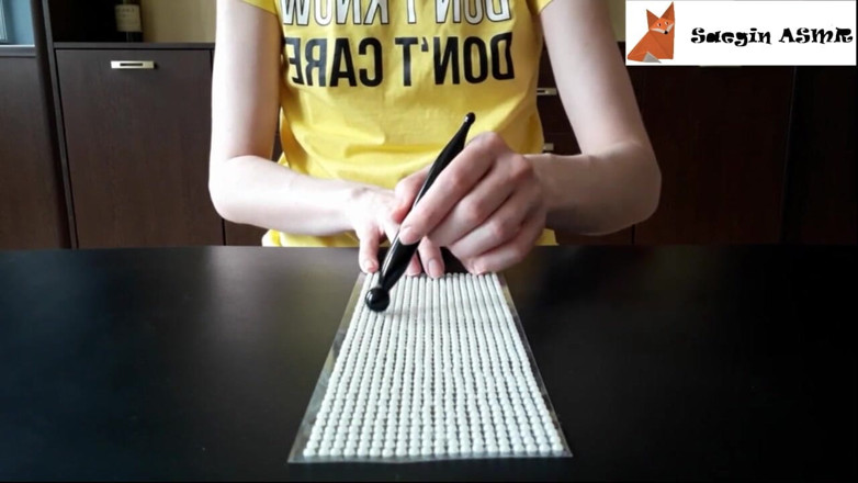 Saegin: 2[ASMR] Scratching rhinestones (no talking)