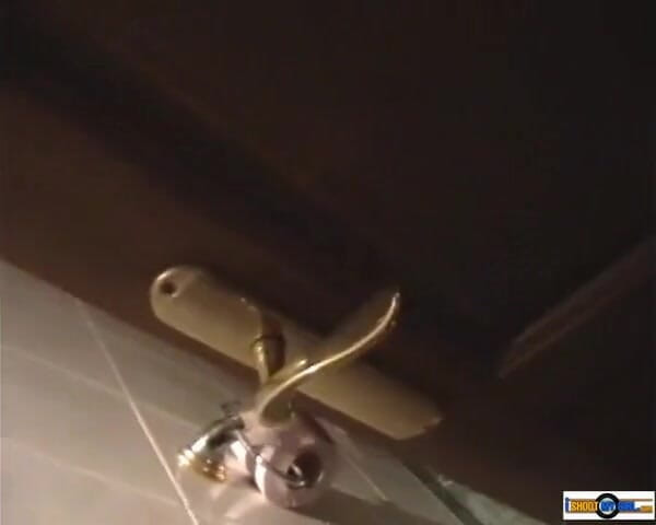 Young Libertines: Bathroom fun and nipple play