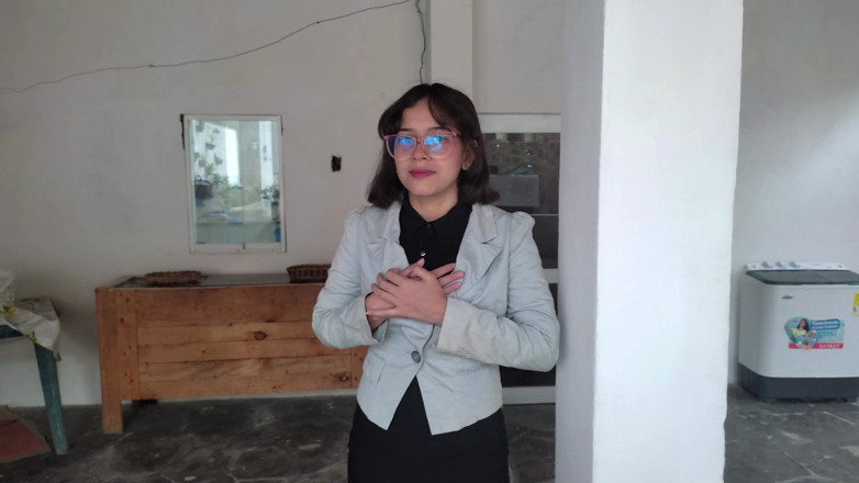 SugarPose: Enf Latina Teen Reporter Stripped