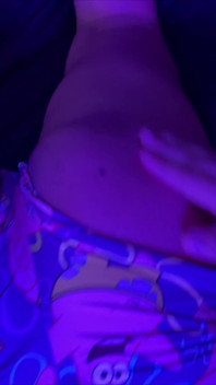 콜롬비아 창녀는 모든 포즈로 좆되고 꿈 속에서 정액으로 물총을 뿜습니다.