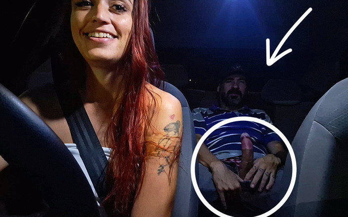 FannySquirting: 已婚应用程序司机发现乘客在自慰