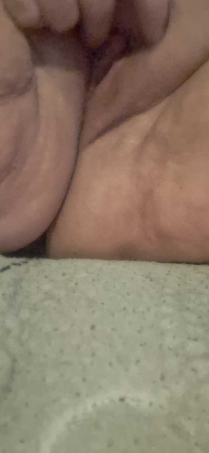 MAGLIGHTGIRL69: Schmutzige MILF-hausfrau spielt mit ihrer muschi