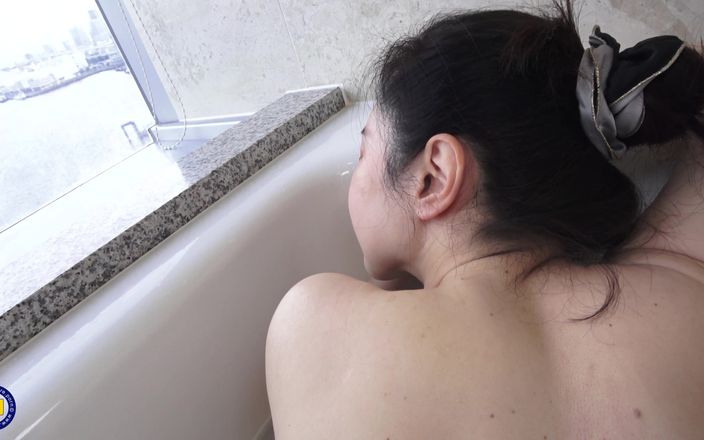 Mature NL: 毛深い日本人熟女綾音が彼女の毛深いマンコを見知らぬ男に犯され、中出しされる