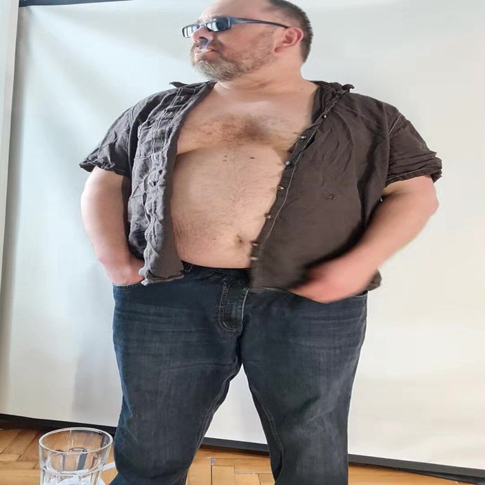 Bawdybear: Kouření a praskání do skla