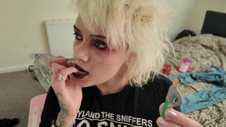 Glitterqueen1999: Mov Giantess and Her Boyfriend - Shrinking and Roleplay