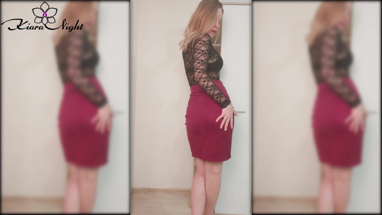 Kiara Night: Une prof excitée se masturbe passionnément après les cours