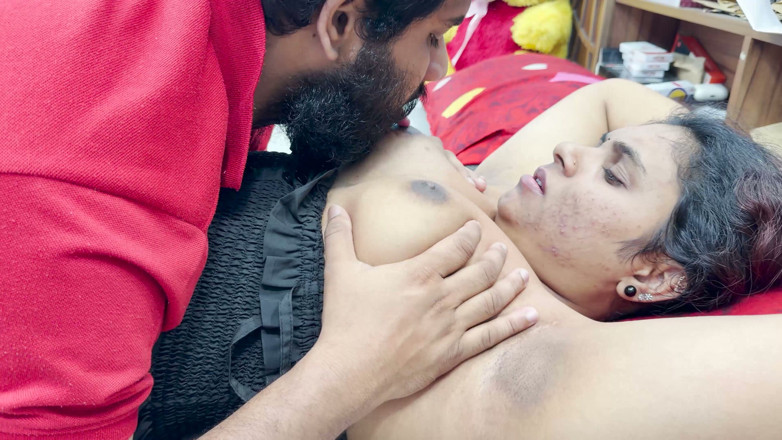 Vaigavarun45: Malayali дівчина безперервно смокче цицьки mallu boy